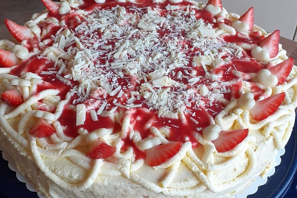 Erdbeer-Spaghettieis-Torte