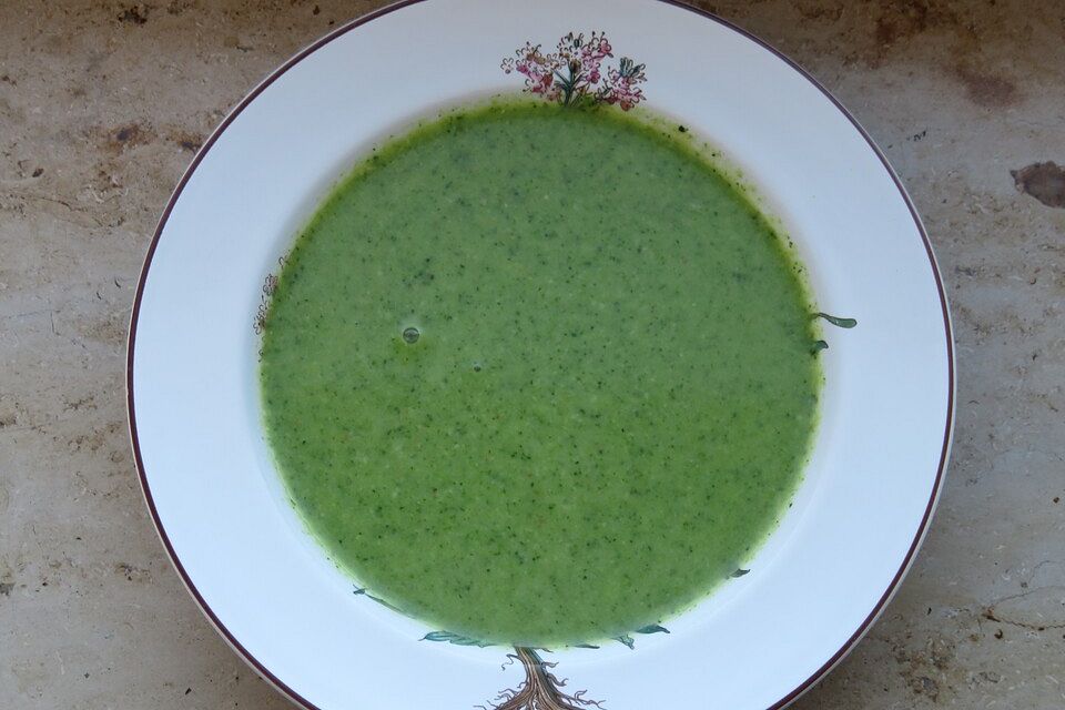 Brokkoli-Mandel-Suppe