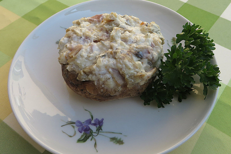 Gegrillte Champignons mit Fetafüllung