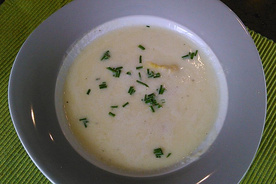 Spargelcremesuppe mit Schinken