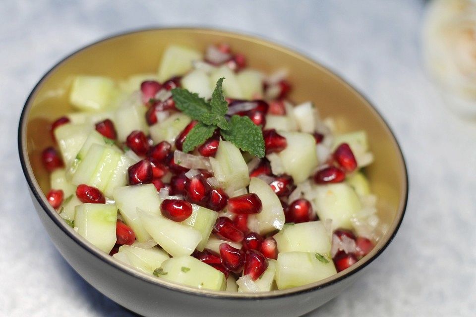 Persischer Granatapfel-Gurkensalat