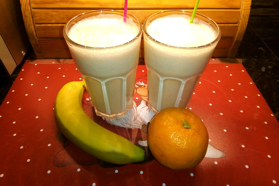 Orangen-Bananen-Buttermilch-Smoothie