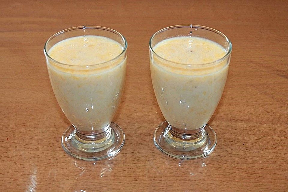 Orangen-Bananen-Buttermilch-Smoothie