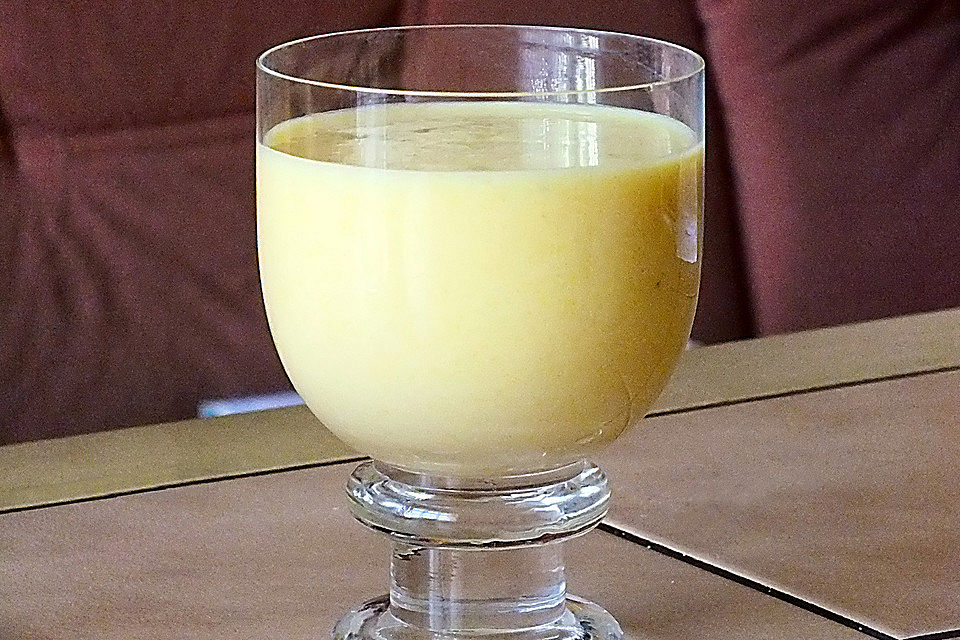 Orangen-Bananen-Buttermilch-Smoothie