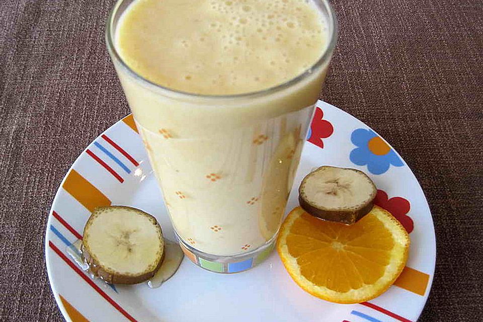 Orangen-Bananen-Buttermilch-Smoothie