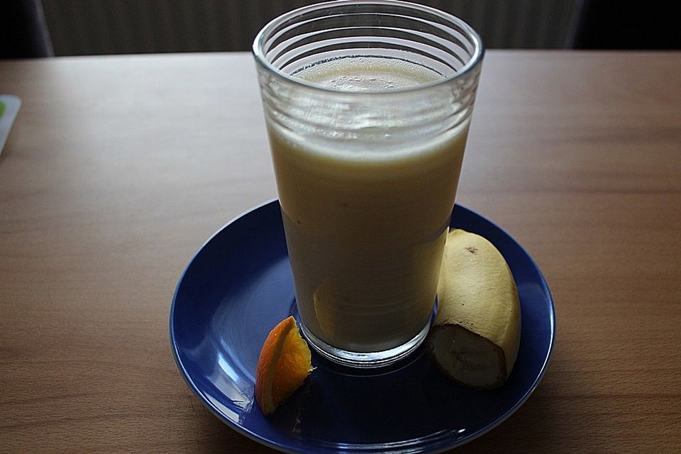 Orangen-Bananen-Buttermilch-Smoothie