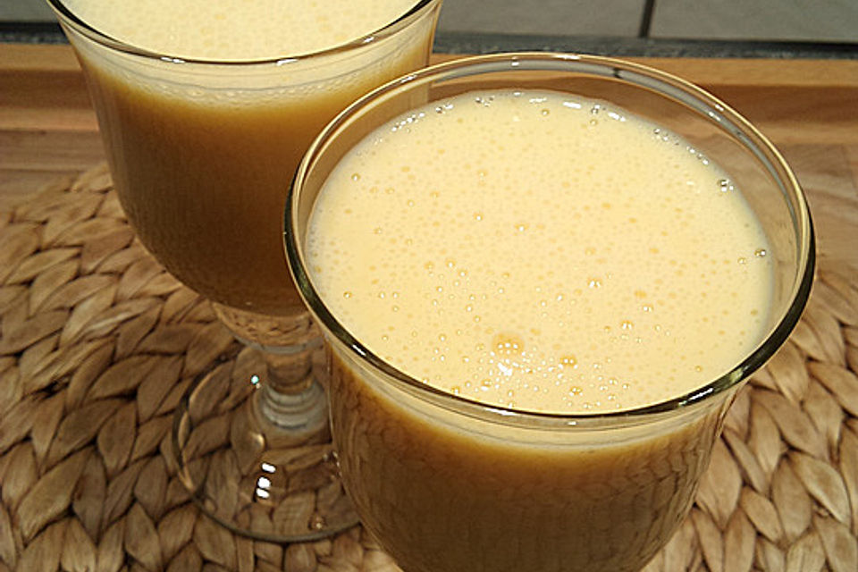 Orangen-Bananen-Buttermilch-Smoothie