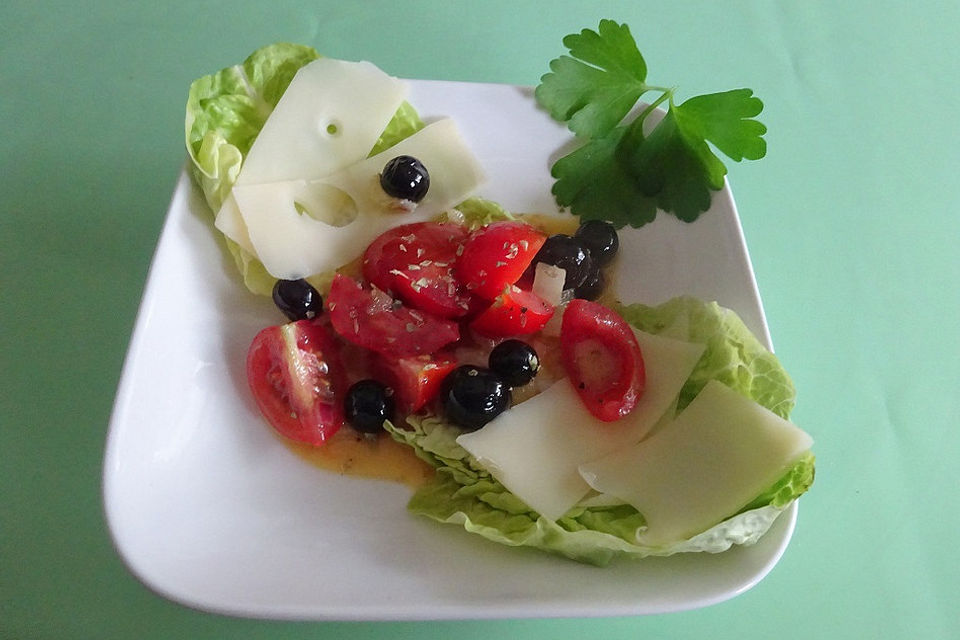 Cherrytomaten-Heidelbeersalat