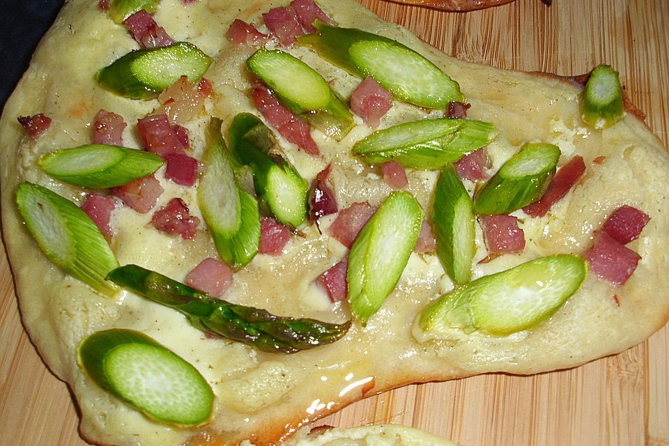 Spargel-Flammkuchen