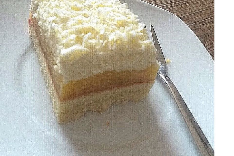 Sahnig-zitroniger Blechkuchen