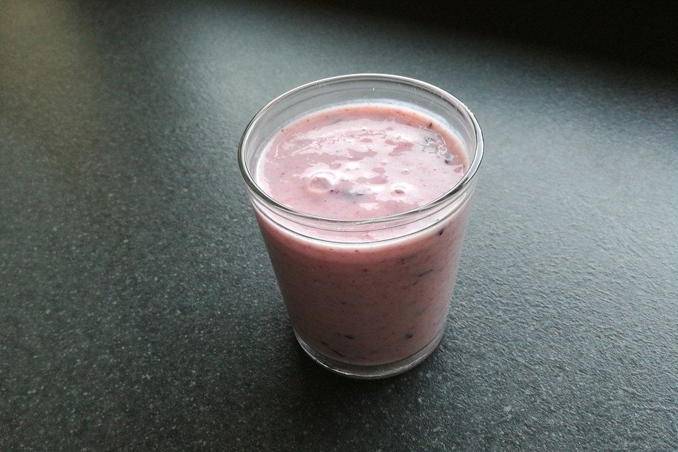 Zwetschgen-Bananen-Buttermilch-Smoothie