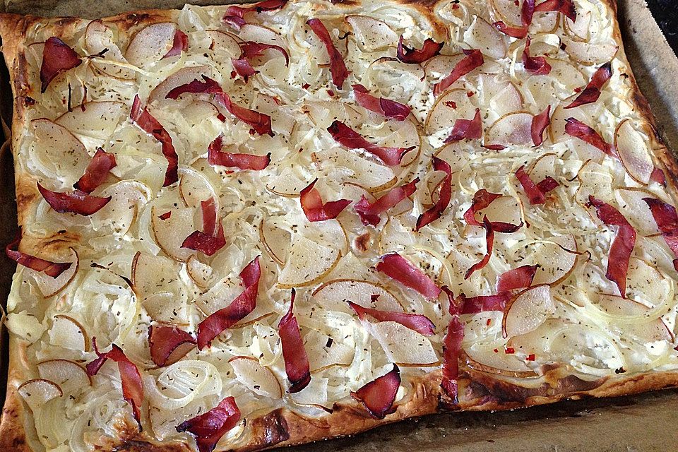 Schneller Flammkuchen mit Birne