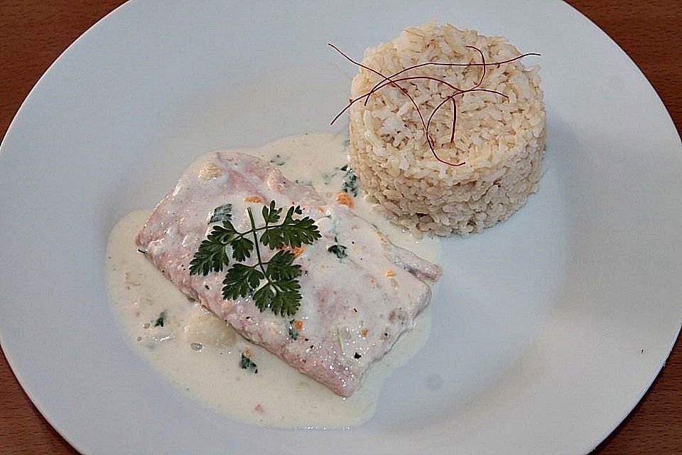 Lachsfilet in Kerbelsauce