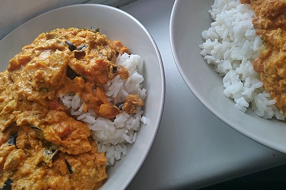 Auberginen-Curry mit Joghurtsauce