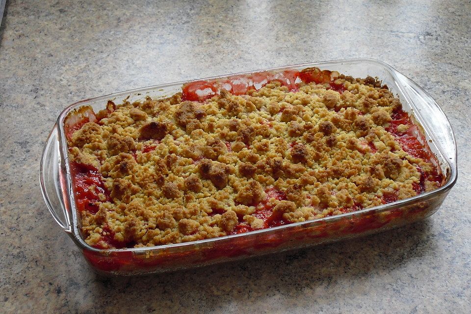 Erdbeer-Crumble-Cake