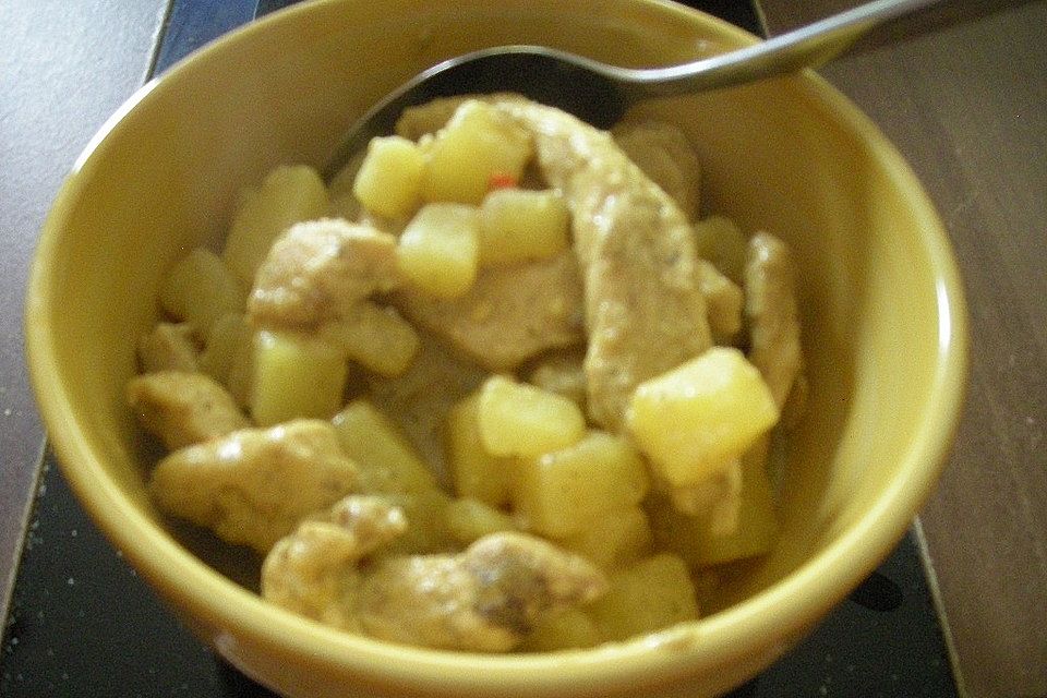 Fruchtiges Hähnchen-Kartoffelcurry