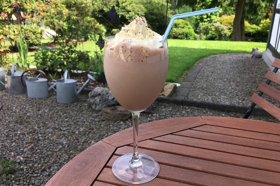 Nuss-Nougat-Eis-Cocktail