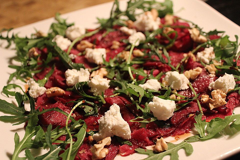 Trockenfleisch-Carpaccio mit Ziegenfrischkäse