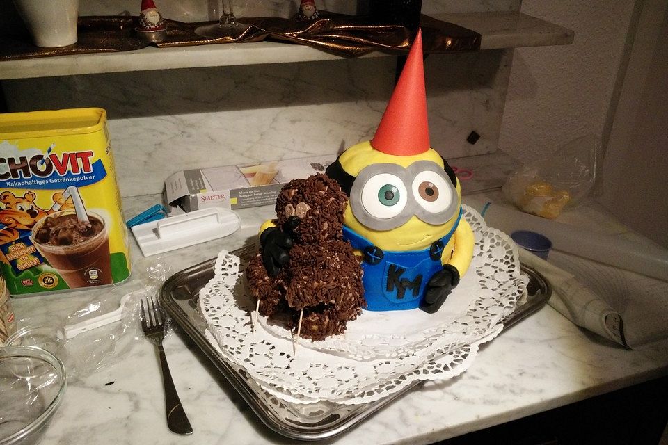 Minion-Torte mit Kinderschokoladencreme