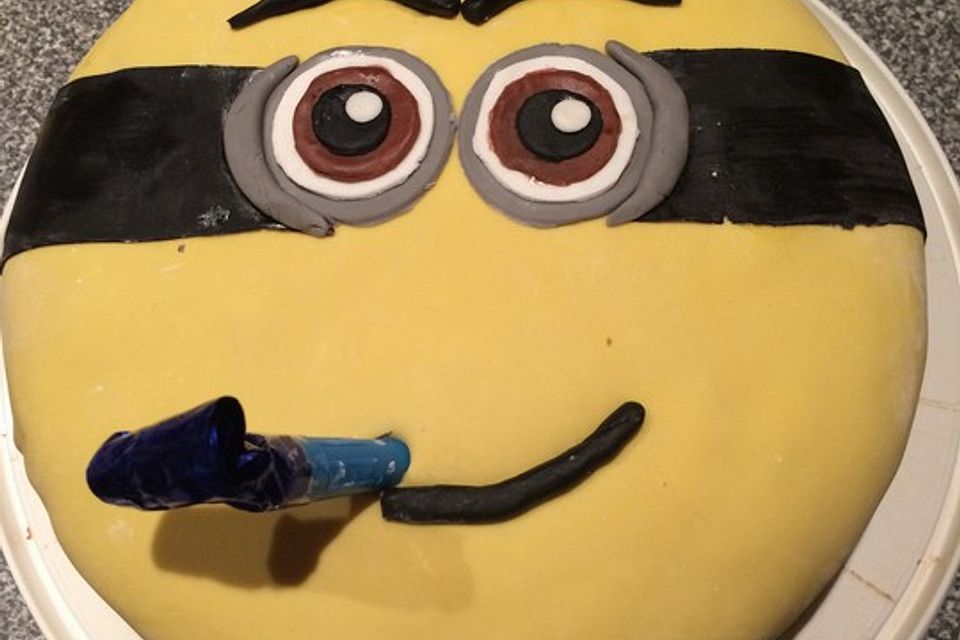 Minion-Torte mit Kinderschokoladencreme