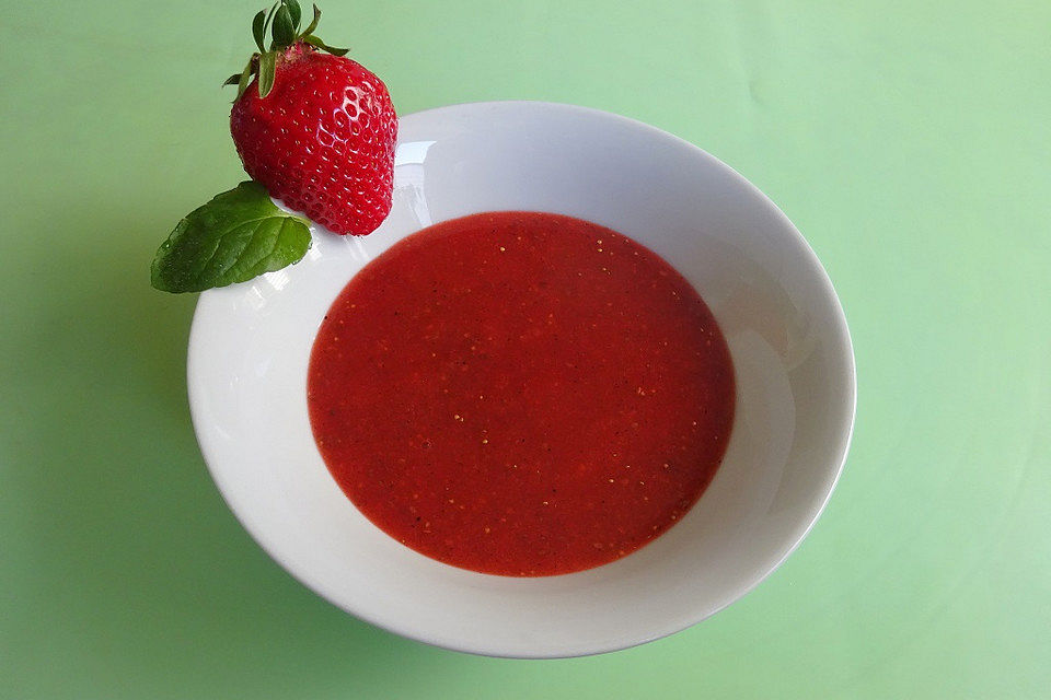 Raw vegan strawberry jam