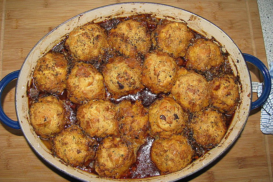 Kaninchenragout mit bayerischen Semmelknödeln