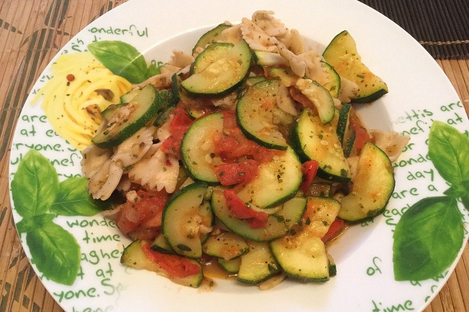 Zucchini mit Tomaten