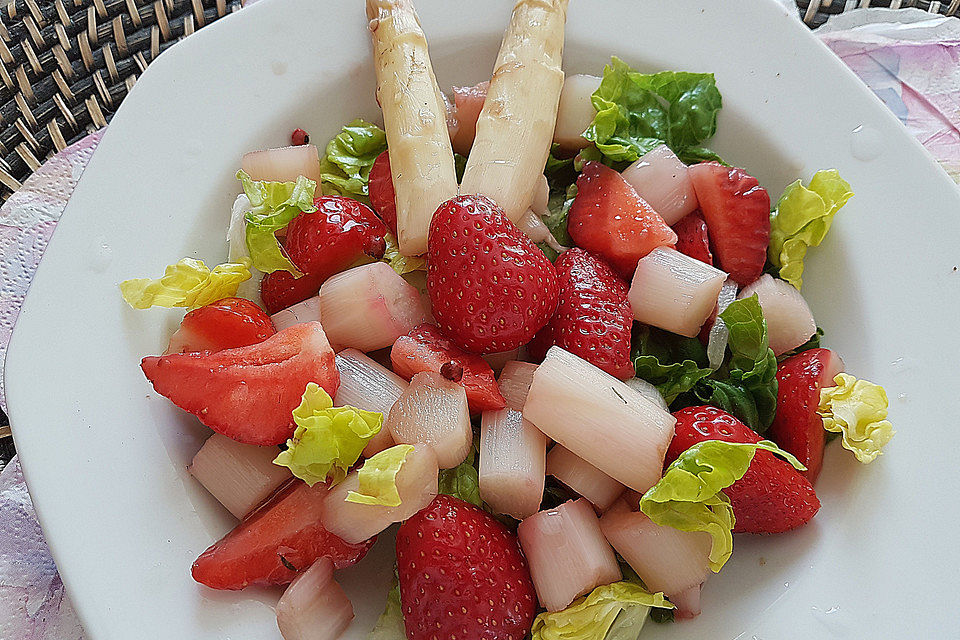 Spargel-Erdbeer-Salat