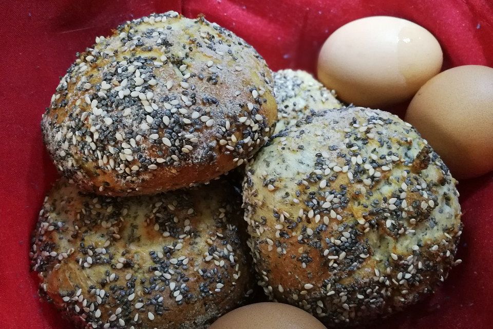 Chia-Floh-Eiweiß-Brötchen