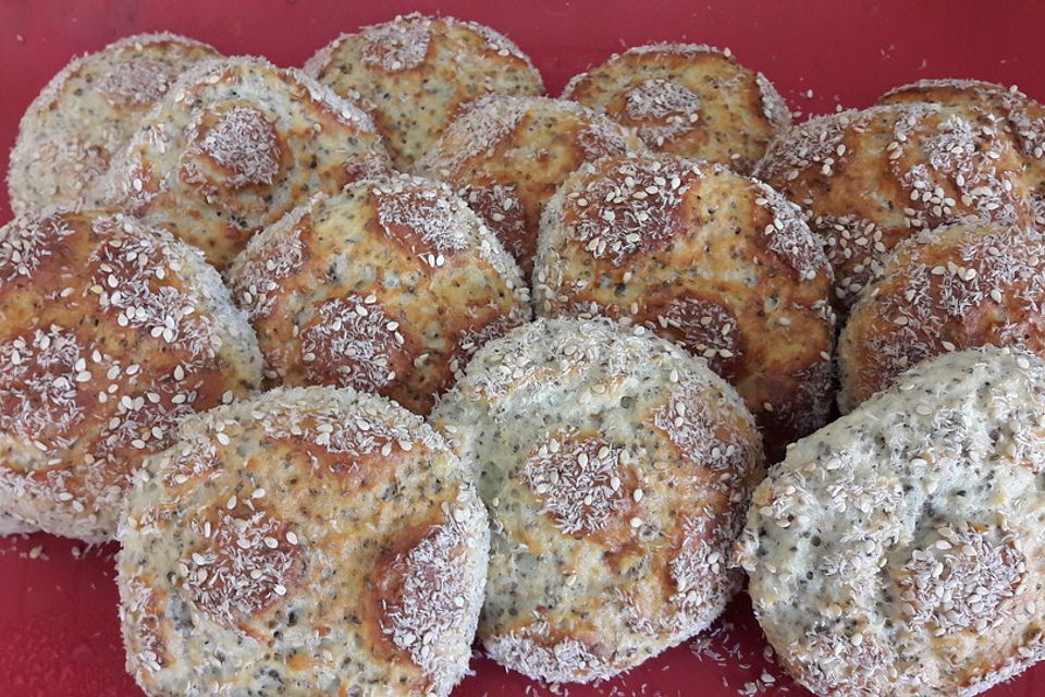 Chia-Floh-Eiweiß-Brötchen