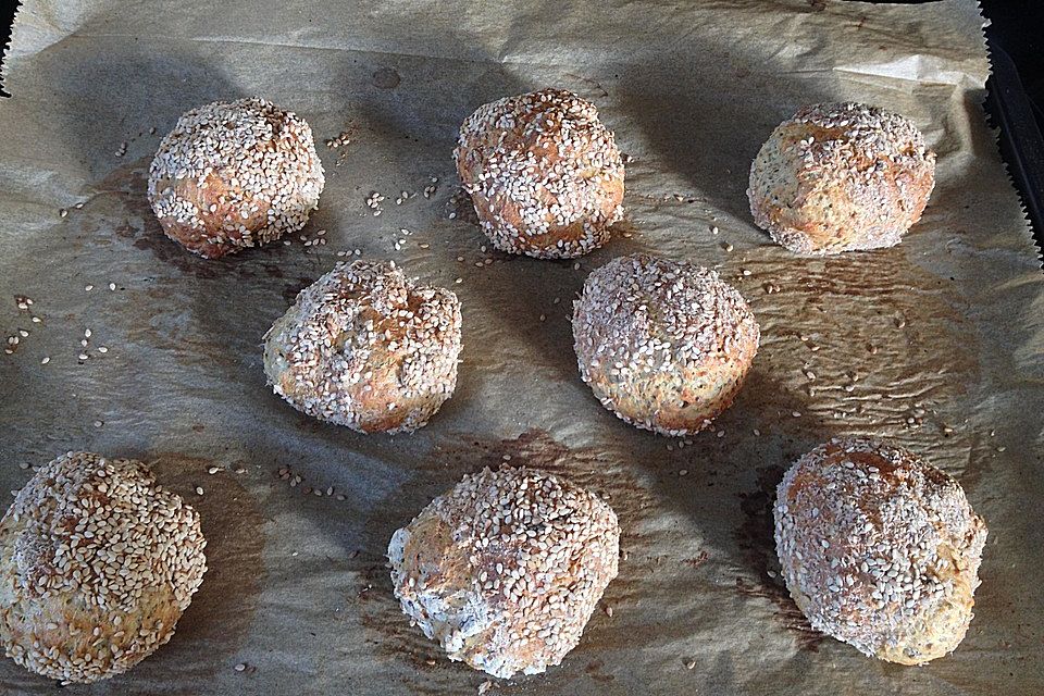 Chia-Floh-Eiweiß-Brötchen