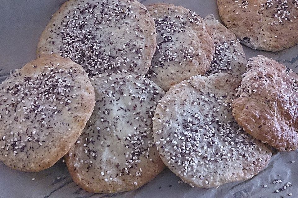 Chia-Floh-Eiweiß-Brötchen