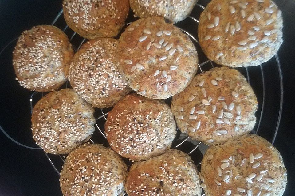 Chia-Floh-Eiweiß-Brötchen