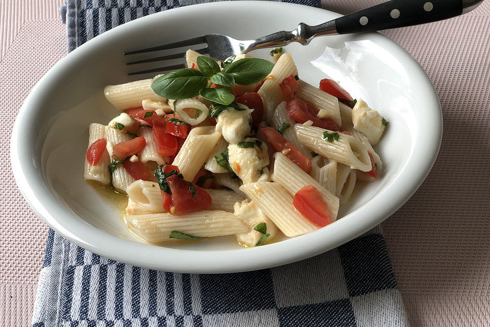 Duftende Tomaten-Mozzarella-Nudeln