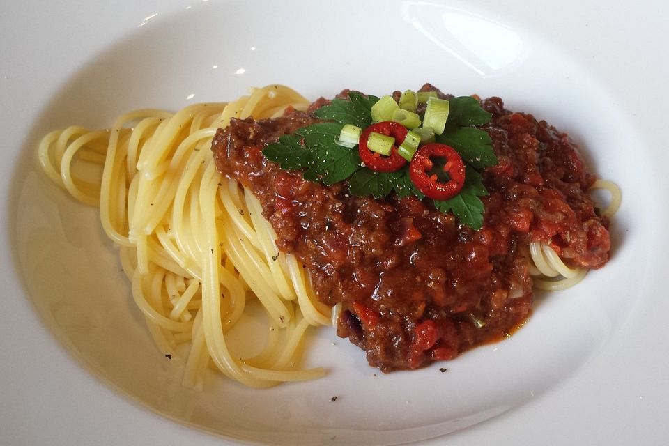 Vegane Bolognese mit Pumpernickel