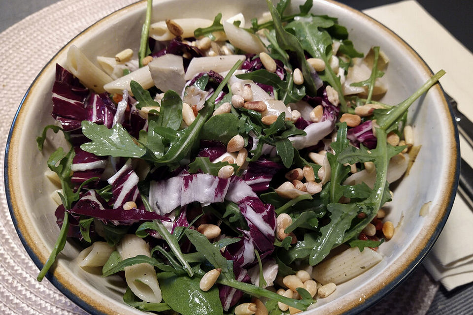 Penne-Rucola-Radicchio-Salat