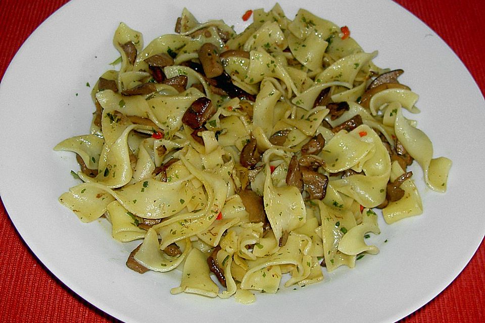 Pappardelle mit gemischten Wildpilzen