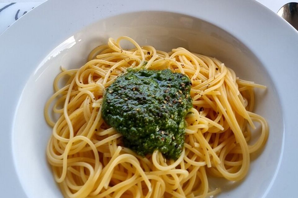 Basilikumpesto (Thermomix)