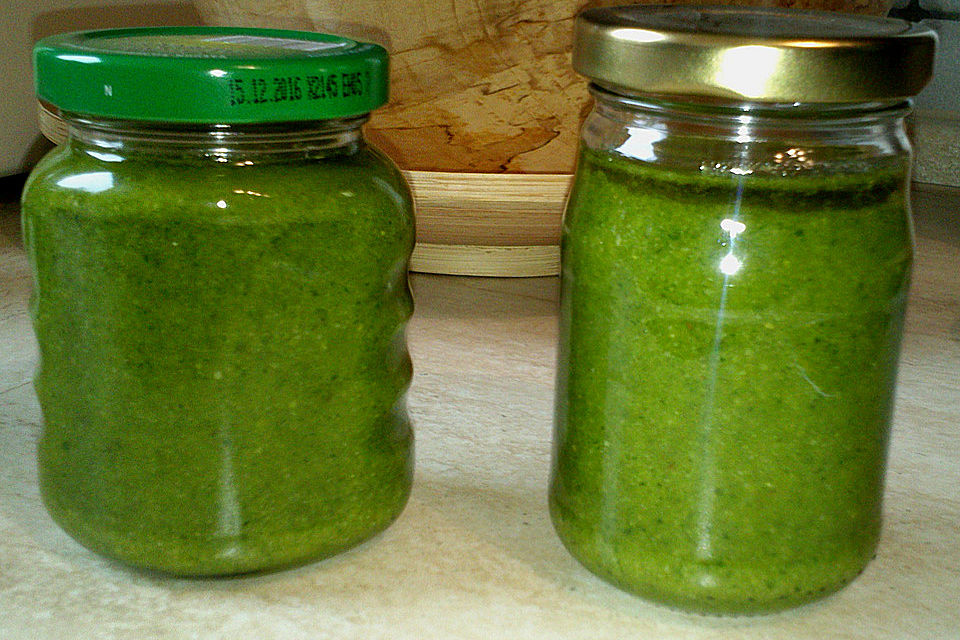 Basilikumpesto (Thermomix)