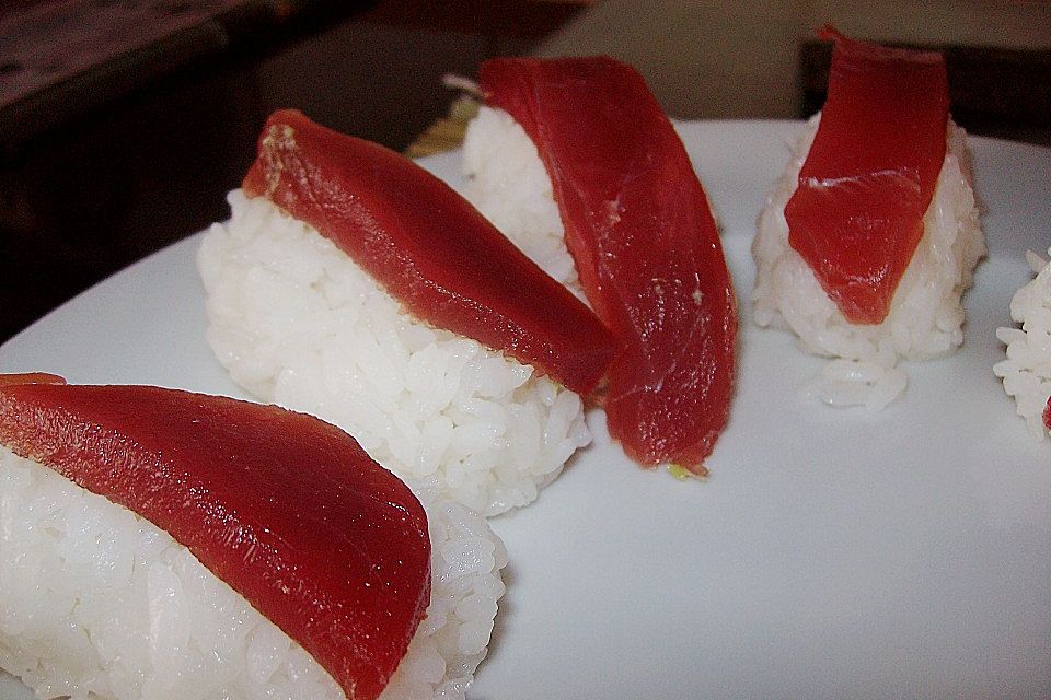 Nigiri - Sushi mit Thunfisch