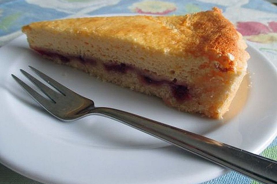 Soufflierte Topfen-Preiselbeertarte