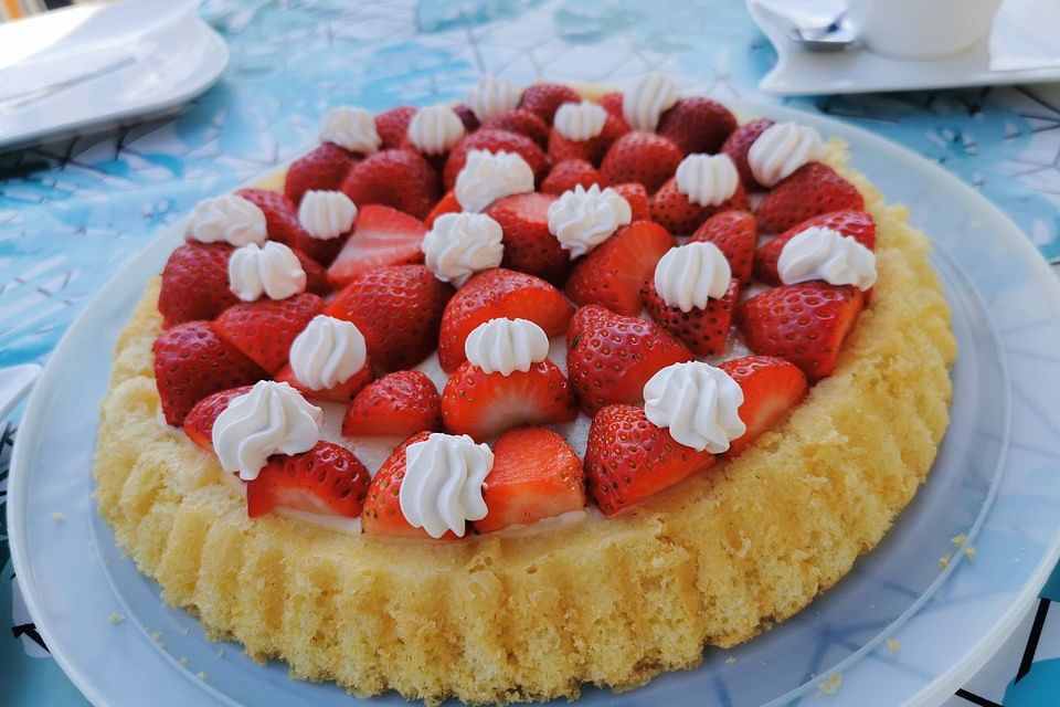 Obstkuchen mit Erdbeeren