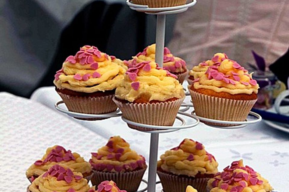 Vanillecupcakes mit Buttercreme-Topping