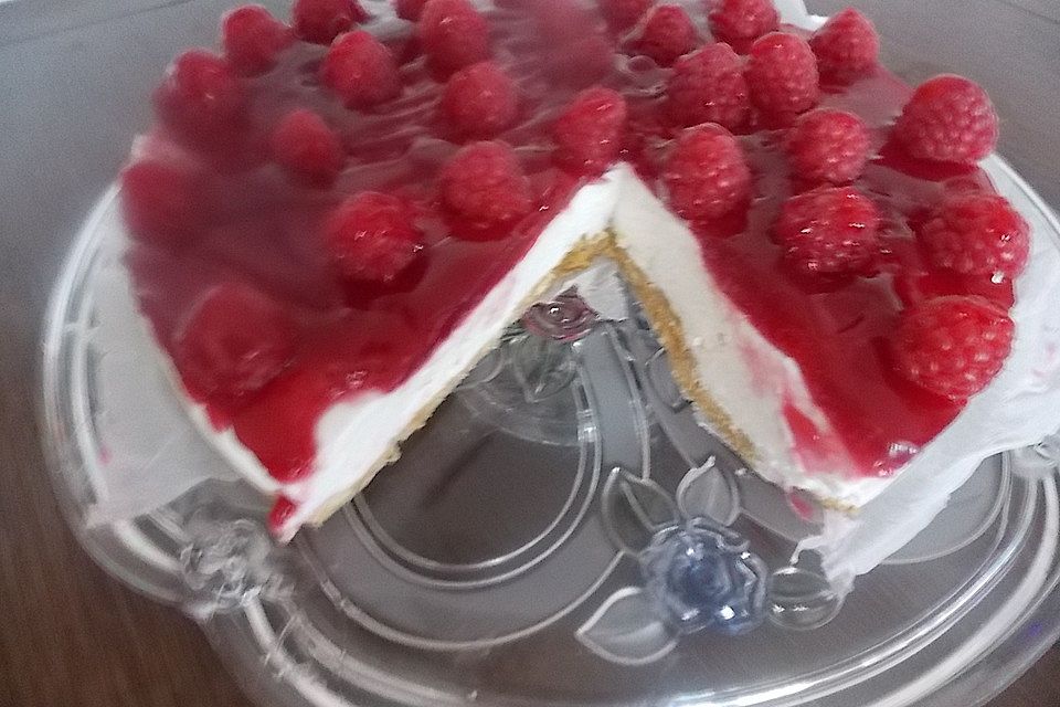 Cremige Joghurttorte mit Butterkeksboden