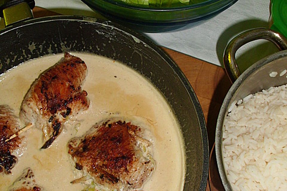 Gefüllte Putenschnitzel mit Rahmsoße