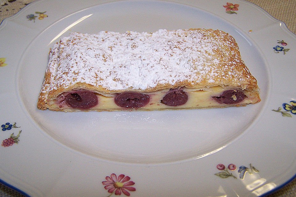 Topfen-Kirschstrudel