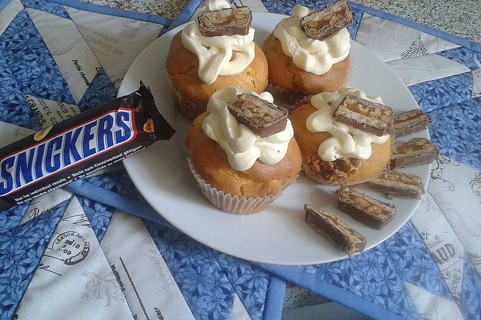 Snickers Cupcakes mit Vanilletopping