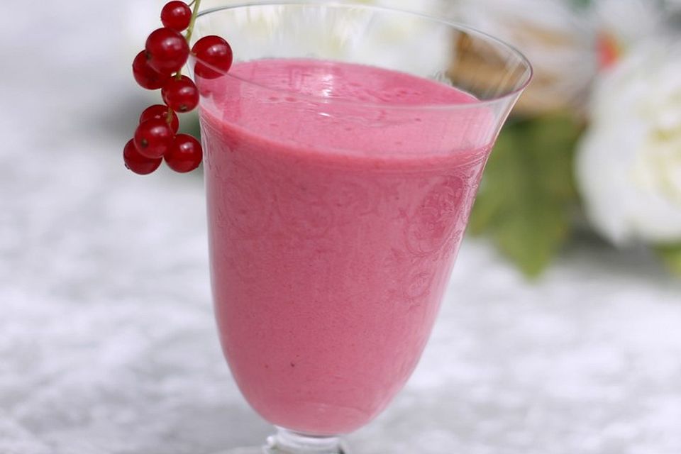 Roter Johannisbeer-Bananen-Smoothie