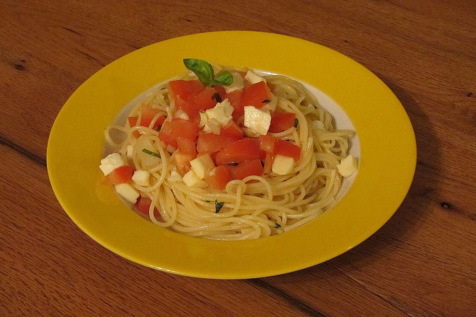 Leichter Nudelsalat alla Bruschetta