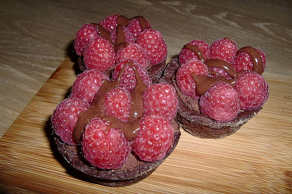 Schokotörtchen mit Himbeeren